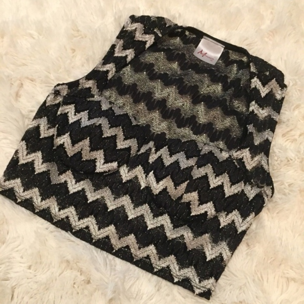 MONACO USA Zig-Zag Crop Stretch Sweetheart Top - L